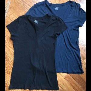 Old Navy V-Neck Short Sleeve Tops (Bundle of 2)